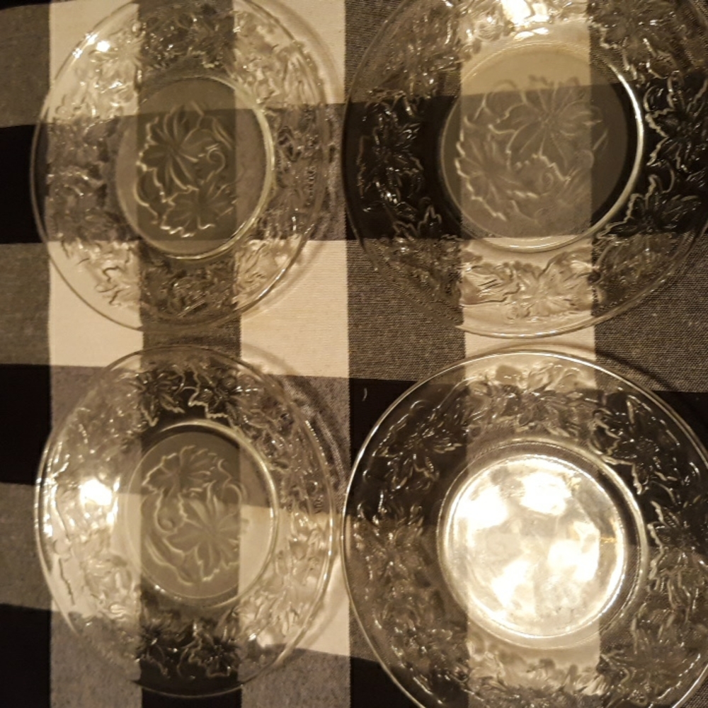 Set of 4 Princess House Fantasia dessert plates/saucers